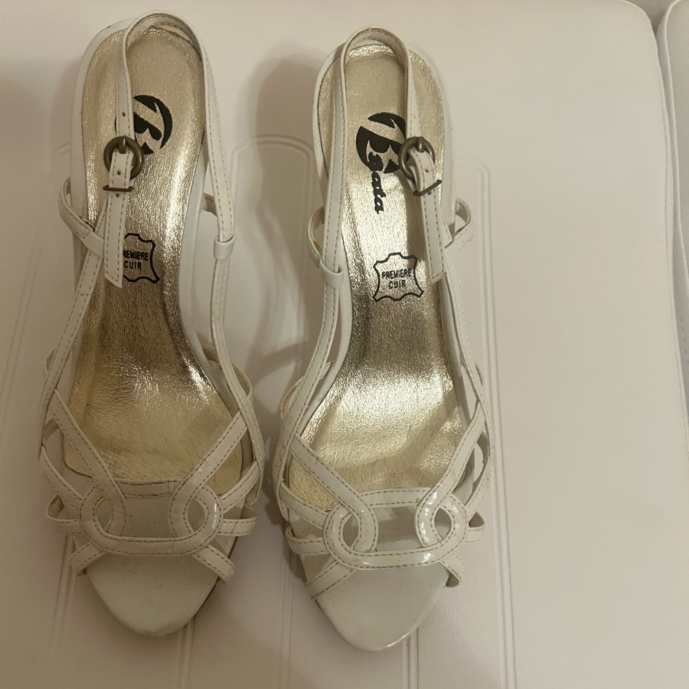 Bats beautiful French brand White leather Slingback Heels